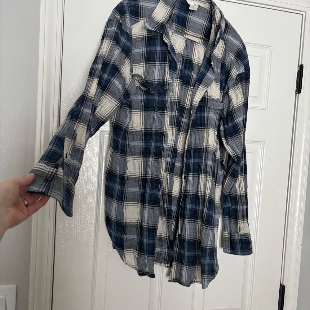 H&M Blue and White Plaid Button Down Shirt